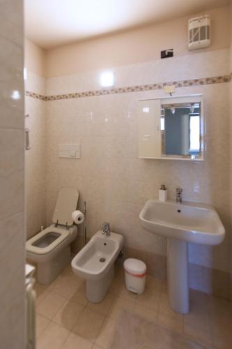 Ein Badezimmer in der Unterkunft Tricamere in Soave