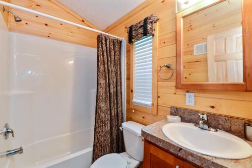 Gallery image of O'Connell's RV Campground Deluxe Park Model 38 in Inlet