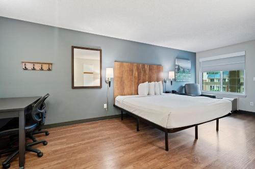 a bedroom with a bed and a desk and a computer at Extended Stay America Suites - Seattle - Redmond in Bellevue