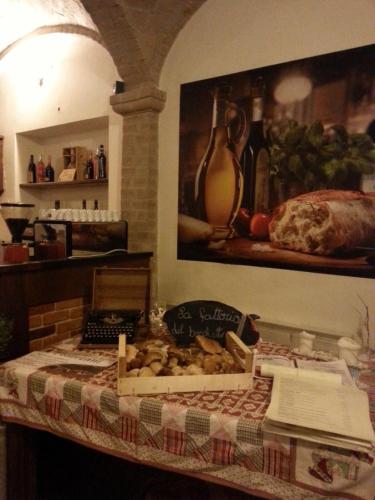 a table with a box of mushrooms on top of it at Agriturismo La Fattoria Del Boschetto in Fontanellato