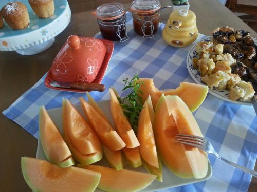 a plate of cut up fruit on a table at Agriturismo La Fattoria Del Boschetto in Fontanellato