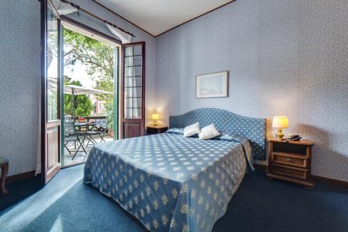 En eller flere senge i et værelse på Hotel La Meridiana