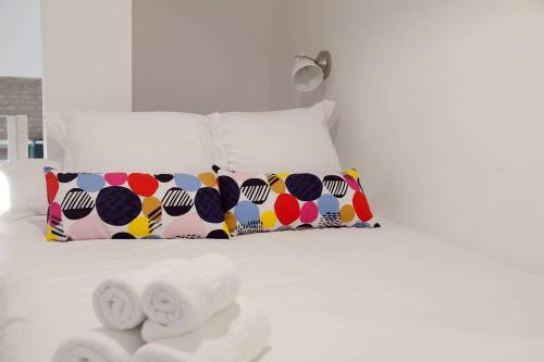 GoToSeville FERIA APARTMENTSにあるベッド