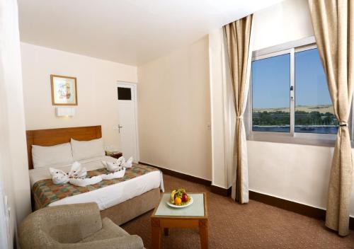 Hapi Hotel房間的床