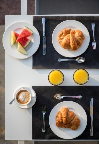 صورة لـ Hotel Restaurant Juanito Platja في سانت كارليس دي لا رابيتا