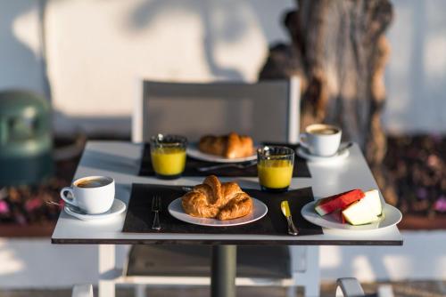 صورة لـ Hotel Restaurant Juanito Platja في سانت كارليس دي لا رابيتا