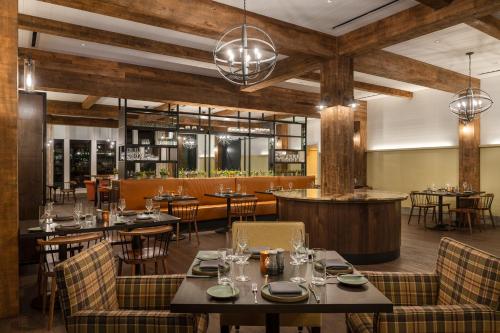 a restaurant with tables and chairs and a bar at The Williams Inn in Williamstown