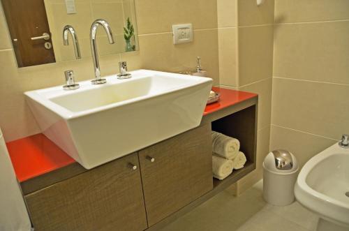 a bathroom with a white sink and a toilet at CDM Temporal in Rosario