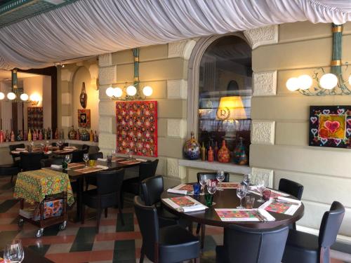 a restaurant with tables and chairs in a room at Hotel Rovereto in Rovereto