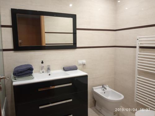 Kamar mandi di Apartamento Los Lirios Logroño