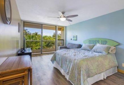 a bedroom with a bed and a ceiling fan at Maui Banyan G203a in Wailea