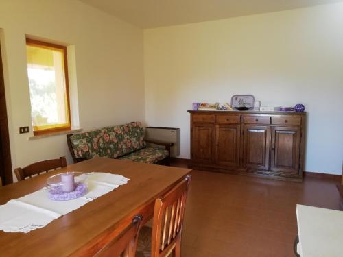 a living room with a table and a couch at La Lanterna di Lanfo in Assisi