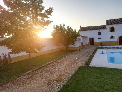 a house with a swimming pool in the yard at Casa Brazao Mira in Casa Branca