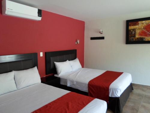 Llit o llits en una habitació de Hotel Montroi City