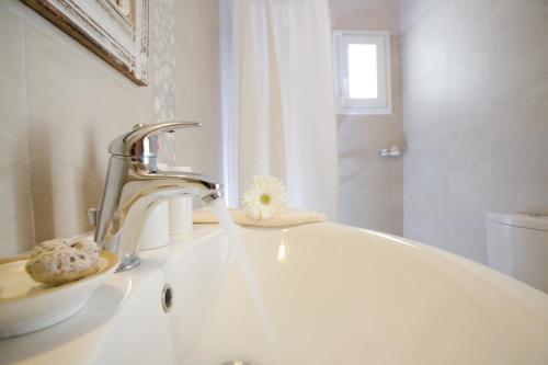Ένα μπάνιο στο Kores Villas