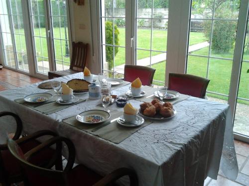 a table with eggs and food on top of it at Casa Los Abetos in Quintueles
