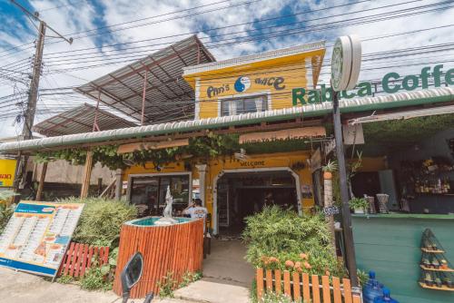 Restaurant ou autre lieu de restauration dans l'établissement Pan's Place