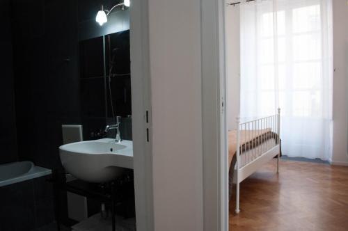 a bathroom with a sink and a bed and a window at Hotel Terme Neronensis in Pozzuoli