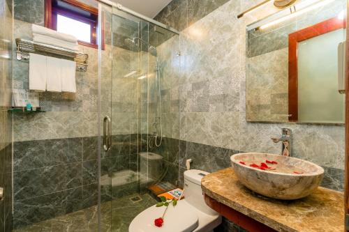 Phòng tắm tại Crony Villa - STAY 24H