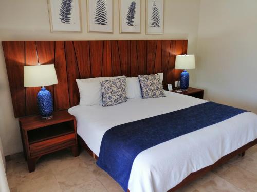Postel nebo postele na pokoji v ubytování Luxury Suites By Estrella del Mar