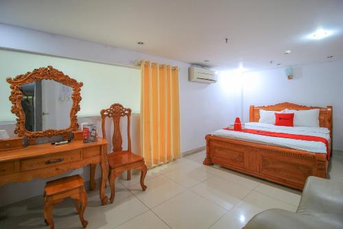Tempat tidur dalam kamar di Anh Ngoc Hotel