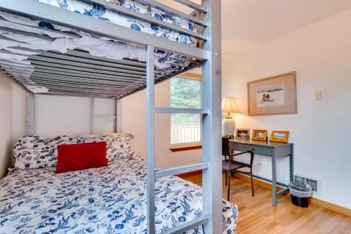 a bedroom with a bunk bed and a desk at Edgewood Getaway in Seaside