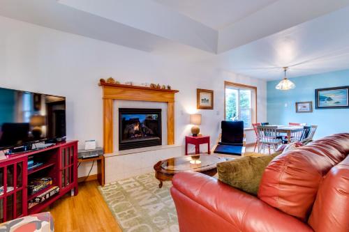a living room with a couch and a fireplace at Edgewood Getaway in Seaside