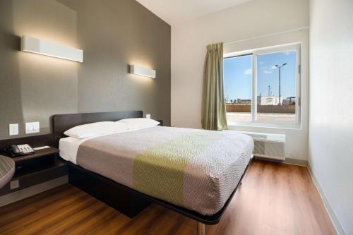 Postel nebo postele na pokoji v ubytování Motel 6-Corpus Christi, TX