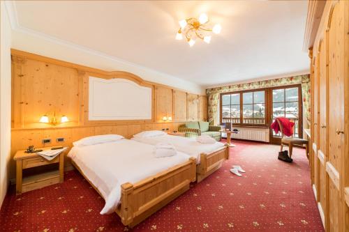 Postel nebo postele na pokoji v ubytování TH Corvara - Greif Hotel
