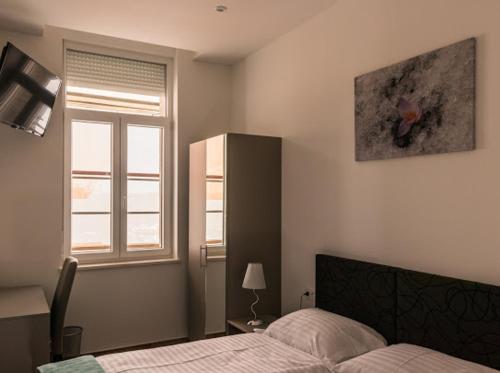 Rirooms