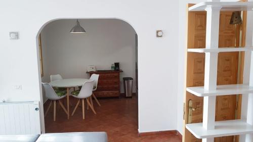 Posezení v ubytování Apartamento amplio y tranquilo con vistas