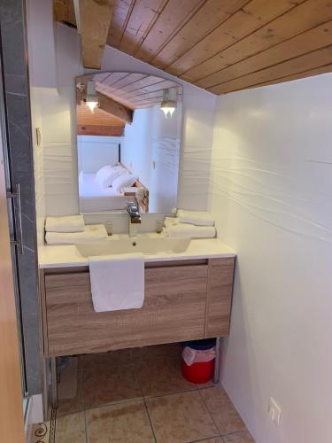 Salle de bains dans l'établissement Mer et Golf