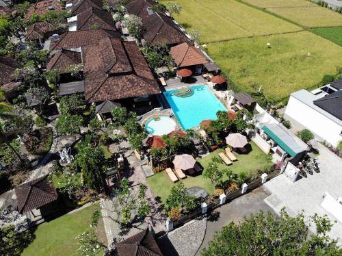 Et luftfoto af Bali Taman Beach Resort & Spa Lovina