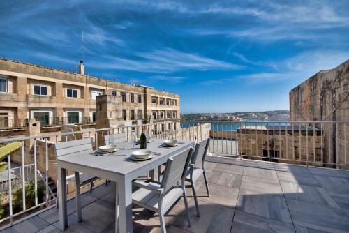 Balkón nebo terasa v ubytování Palazzo Rose of Rhodes by Vallettastay