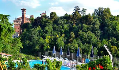 Tenuta MONVILLONE Country House & Restaurantの敷地内または近くにあるプール