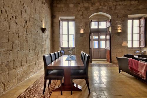 Posezení v ubytování Palazzo Rose of Rhodes by Vallettastay