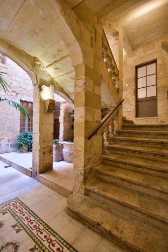 Fotografie z fotogalerie ubytování Palazzo Rose of Rhodes by Vallettastay v destinaci Valletta