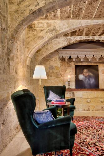 Posezení v ubytování Palazzo Rose of Rhodes by Vallettastay