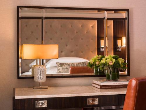 Un ou plusieurs lits dans un hébergement de l'établissement WestHouse Hotel New York