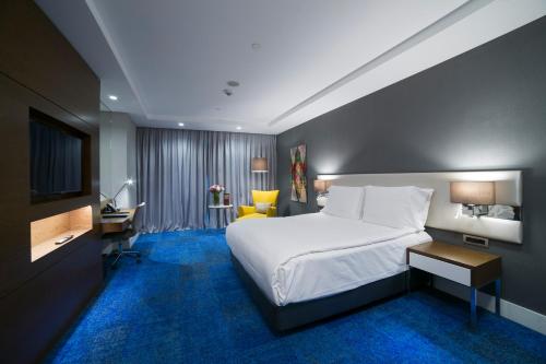 Letto o letti in una camera di Radisson Blu Hotel, Kayseri