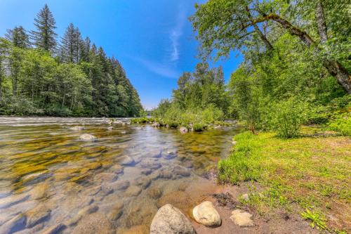 Bob's Riverfront Retreat – Photos 2