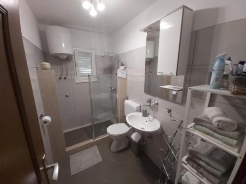 Kúpeľňa v ubytovaní Apartment Tinka