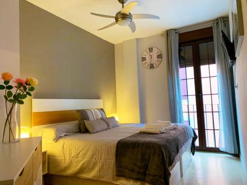 מיטה או מיטות בחדר ב-Luz y Tranquilidad en el Casco Histórico - Parking Gratis