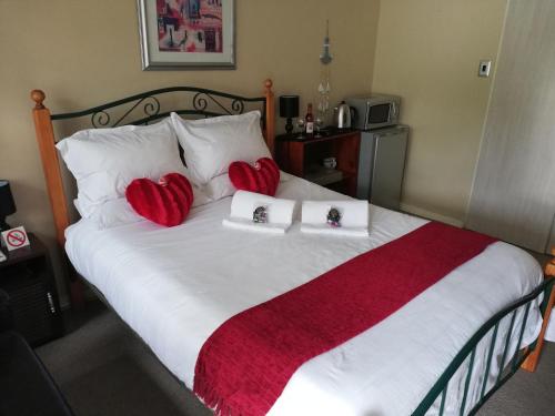 Postel nebo postele na pokoji v ubytování 52 Oaks Guest House
