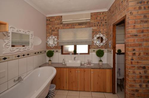 a bathroom with a bath tub and a sink at IRONWOOD LODGE in Pennington