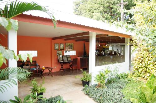 Κήπος έξω από το Thakhek Travel Lodge