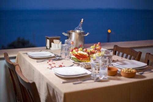 מסעדה או מקום אחר לאכול בו ב-Assos Yalı Butik Otel Beach