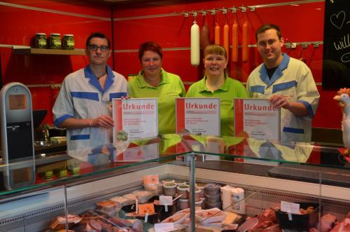 a group of men standing behind a counter holding up signs at Hotel Königsteiner Hof in Königstein in der Oberpfalz