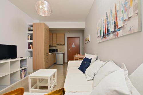 Uma área de estar em #Luxlikehome - Rigas Apartment