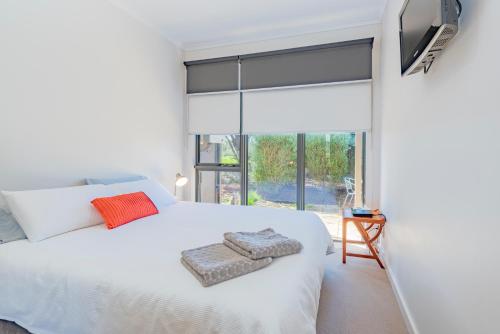 Ένα ή περισσότερα κρεβάτια σε δωμάτιο στο Stylish 3 Bedroom Townhouse - Free Parking